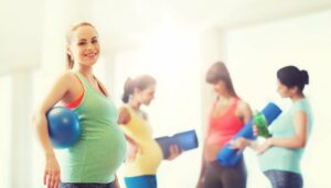 schwangere Frauen beim Sport